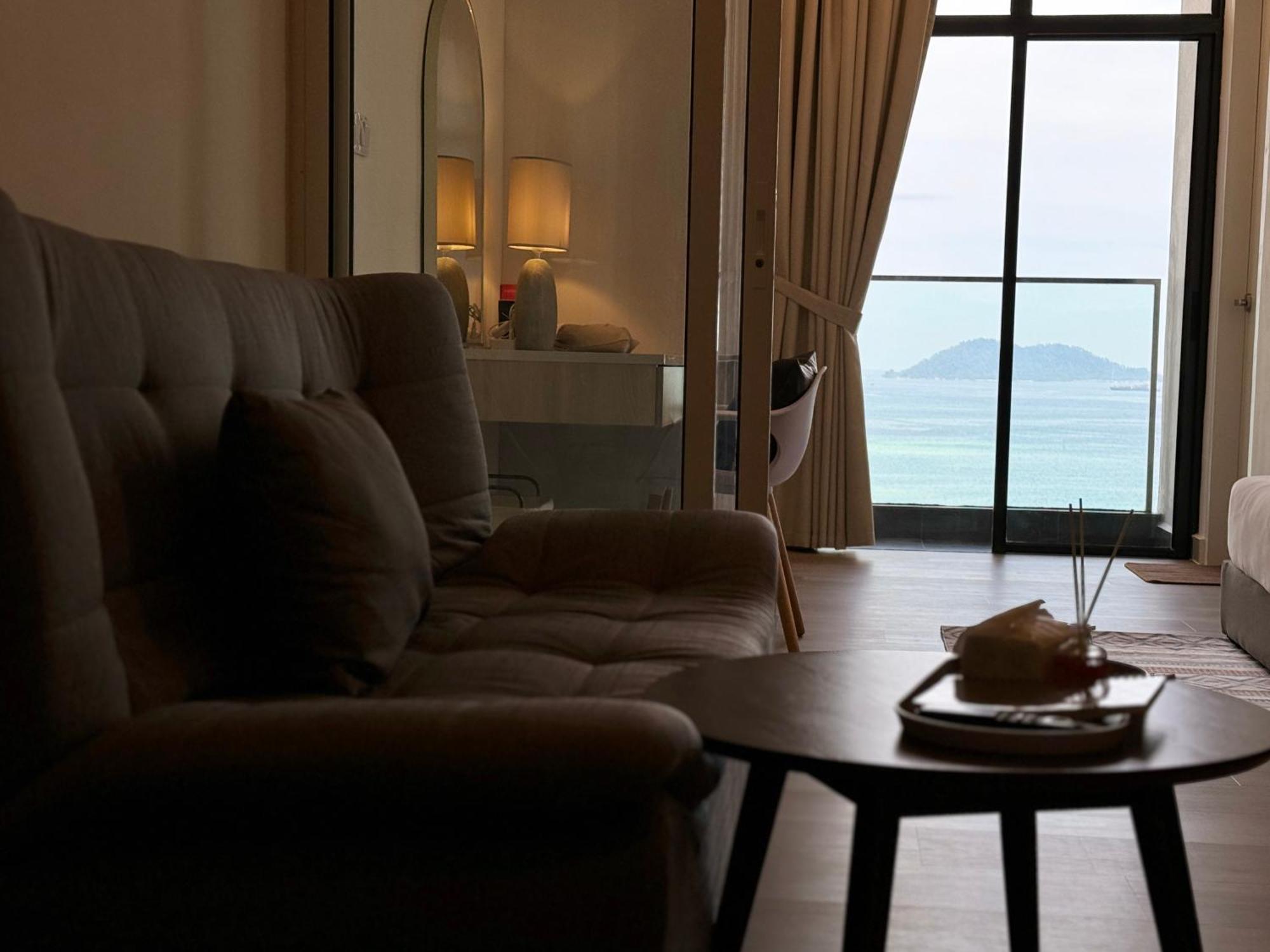 The Shore Cbd Kota Kinabalu By Laxzone Suite Екстер'єр фото