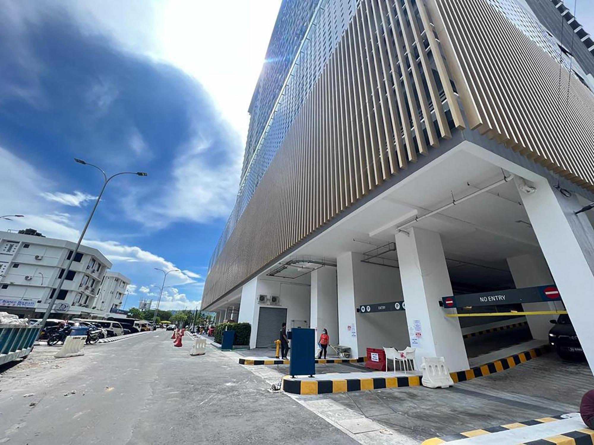 The Shore Cbd Kota Kinabalu By Laxzone Suite Екстер'єр фото