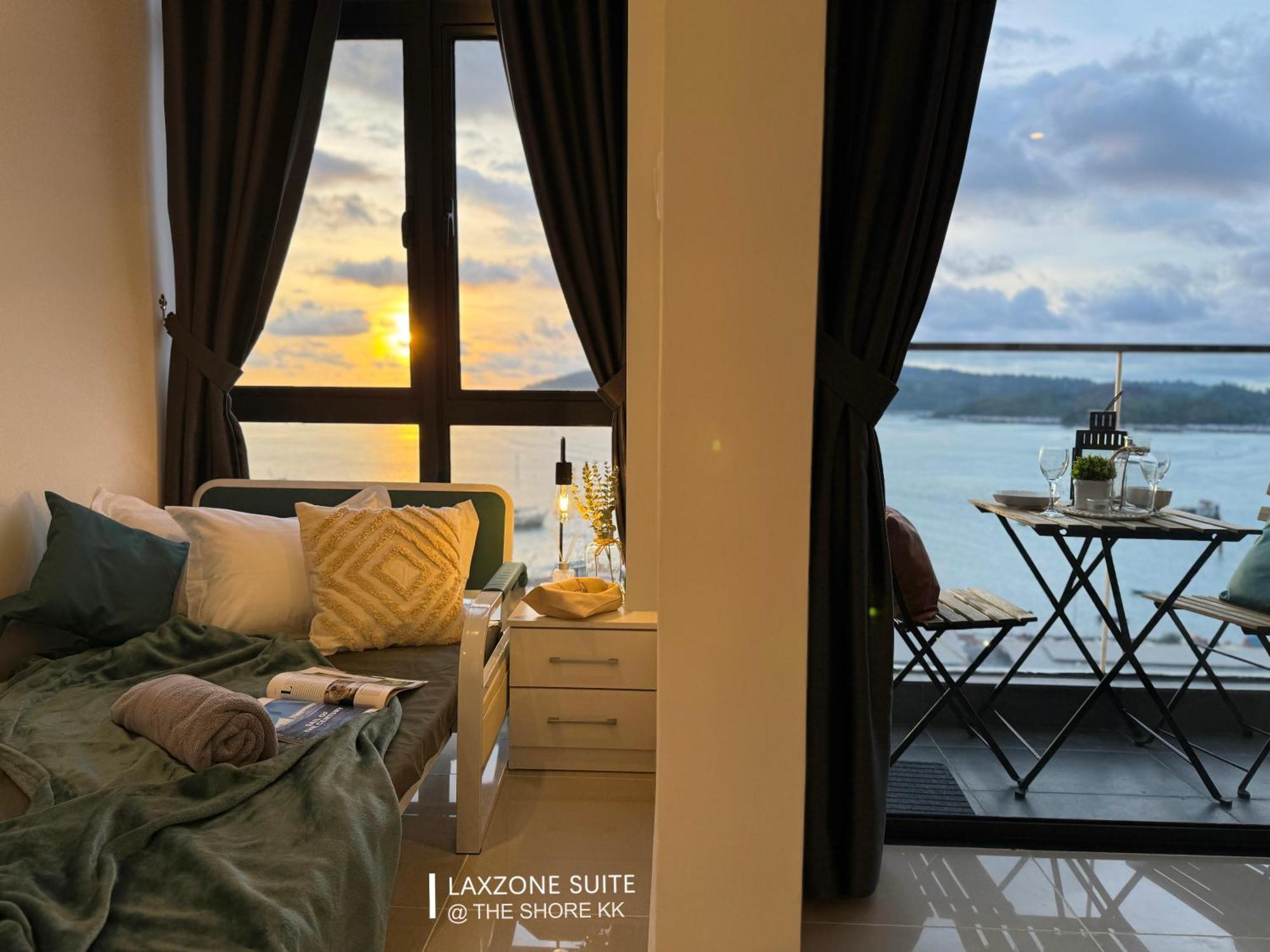 The Shore Cbd Kota Kinabalu By Laxzone Suite Екстер'єр фото