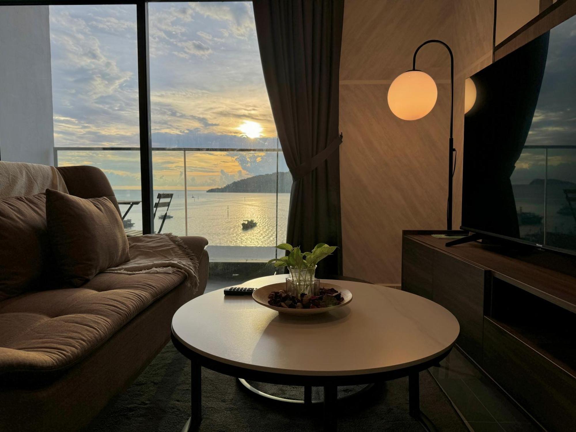 The Shore Cbd Kota Kinabalu By Laxzone Suite Екстер'єр фото