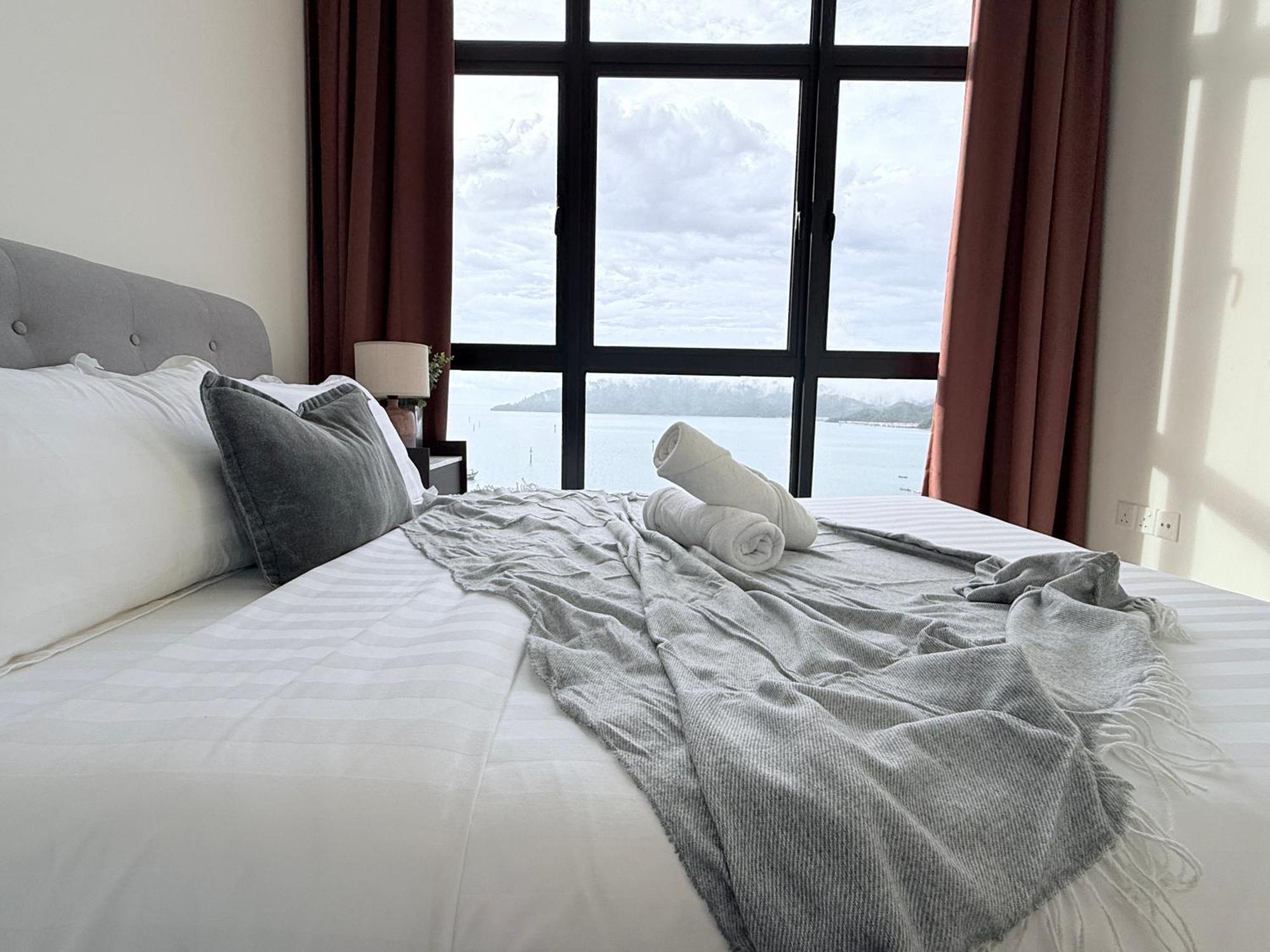 The Shore Cbd Kota Kinabalu By Laxzone Suite Екстер'єр фото